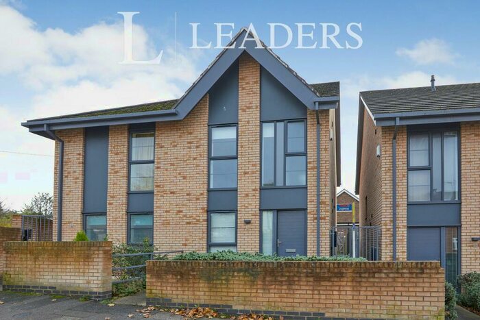 3 Bedroom Semi-Detached House To Rent In Parkway, Chellaston, DE73