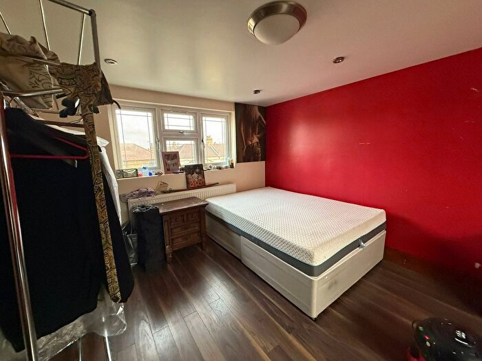 2 Bedroom Flat To Rent In Ilford, IG1