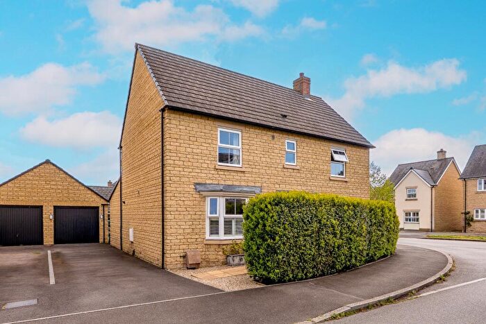 4 Bedroom Detached House For Sale In Elmhurst Way, Carterton, Oxfordshire, OX18