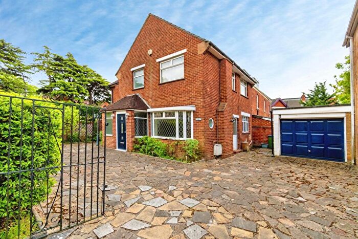 4 Bedroom Detached House For Sale In Hill Lane, Southampton, SO15