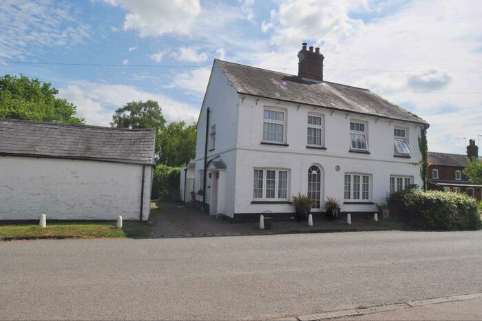 4 Bedroom Detached House To Rent In Damask Green Road, Weston, SG4