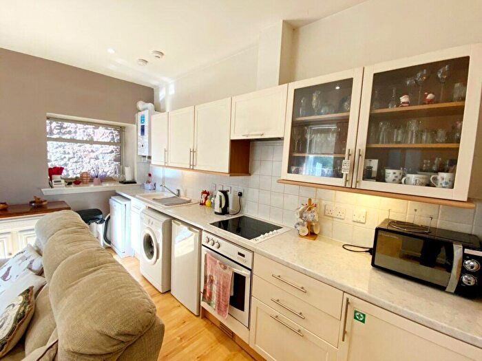 1 Bedroom Flat For Sale In New Road Milnathort, KY13