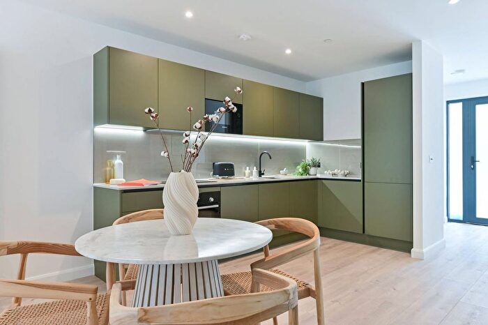 2 Bedroom Flat To Rent In Wandle Place, Earlsfield, Wimbledon, SW18