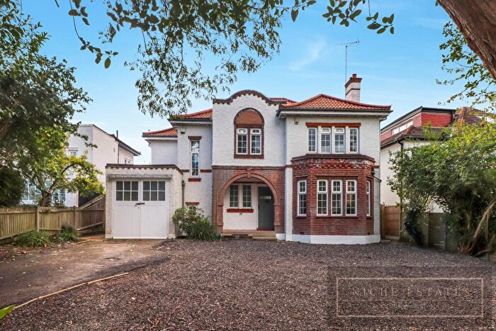 5 Bedroom Detached House To Rent In Alexandra Grove, North Finchley, - Short Let, N12