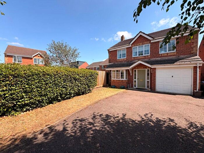 4 Bedroom Detached House For Sale In Polar Star Close, Daventry, Northamptonshire, NN11