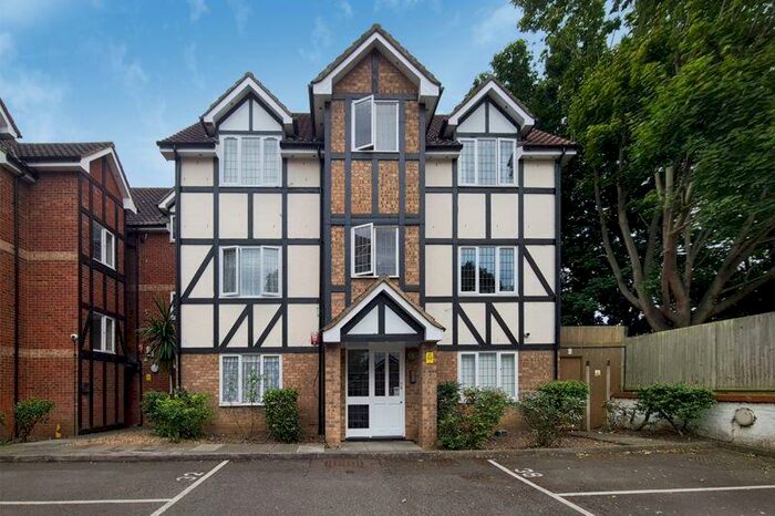 1 Bedroom Flat To Rent In Lulworth Crescent, Mitcham, CR4