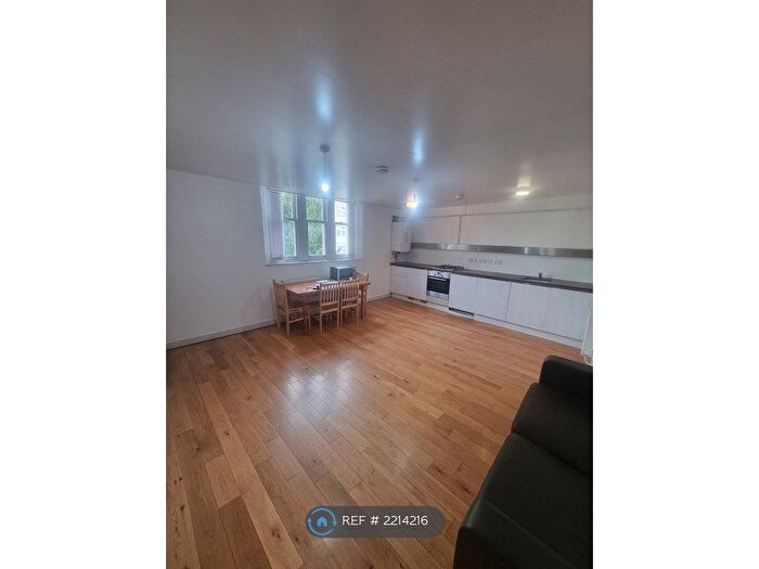 3 Bedroom Flat To Rent In Evergreen House, London, E1