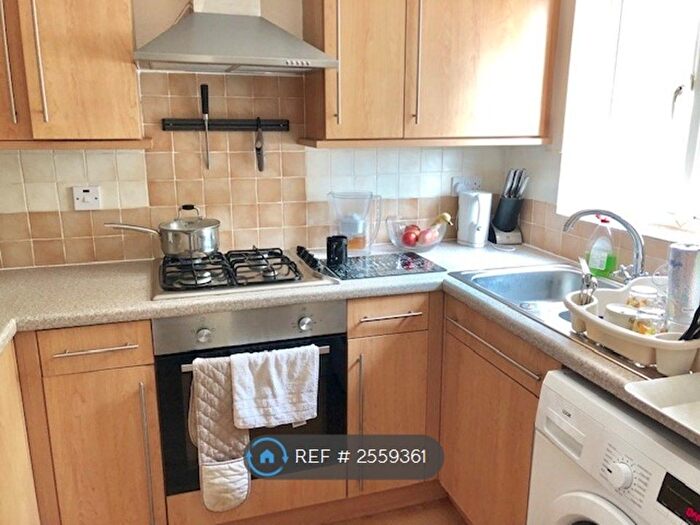 2 Bedroom Flat To Rent In Chapel Orchard, Yate, Bristol, BS37