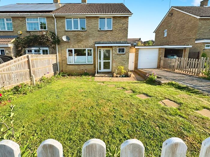 3 Bedroom Semi-Detached House For Sale In Bennett Close, Chacombe, Banbury, OX17