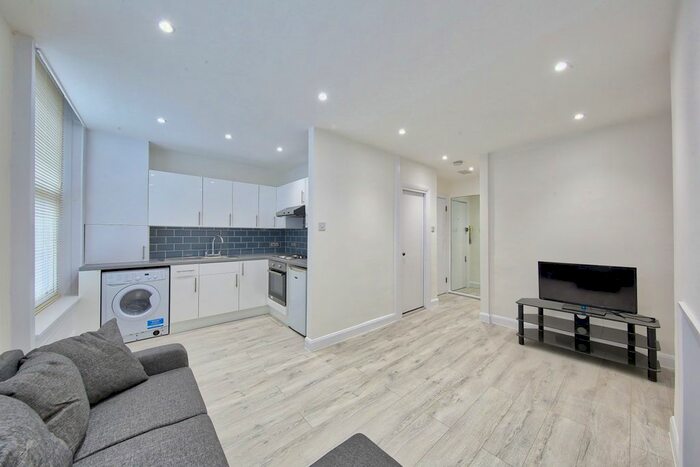 1 Bedroom Flat To Rent In Childs Street, Earls Court, London, SW5