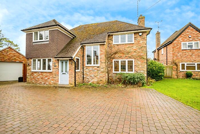 4 Bedroom Detached House For Sale In Meadoway, Aylesbury, HP17