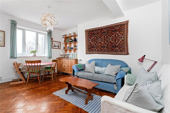 2 Bedroom Apartment For Sale In Stoke Newington Church Street, London, N16