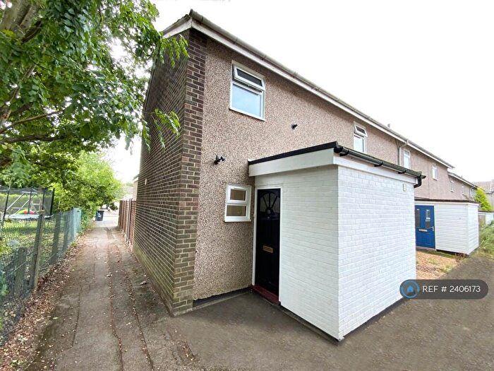 7 Bedroom Detached House To Rent In Hudson Court, Guildford, GU2