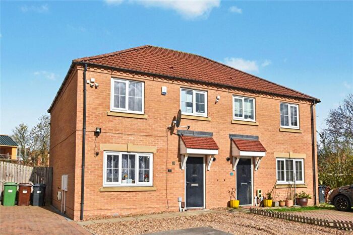 3 Bedroom Semi Detached House For Sale In Oak Tree Close, Leeds, LS9