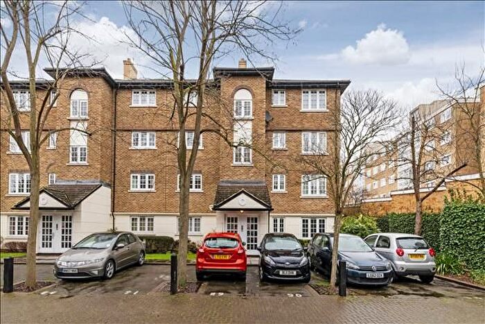2 Bedroom Flat To Rent In Selhurst Close, Southfields / Parkside, SW19