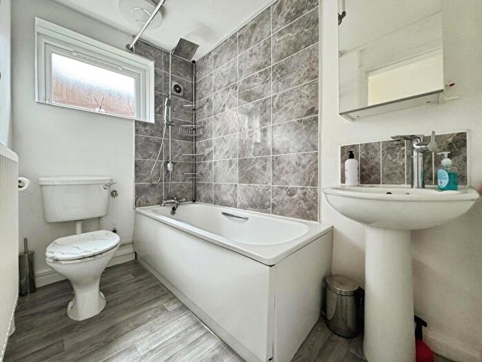 2 Bedroom Apartment To Rent In Rotherwood Avenue, Sheffield, South Yorkshire, S13