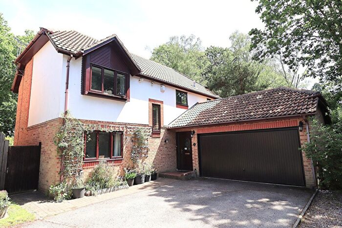 4 Bedroom Detached House For Sale In Moselle Close, Farnborough, GU14