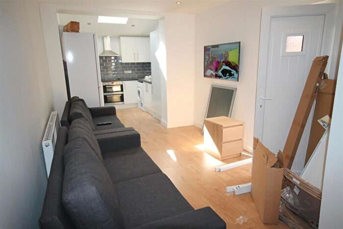 6 Bedroom Terraced House To Rent In Moseley Road, Fallowfield, M14