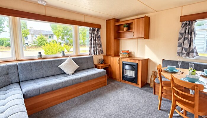 2 Bedroom Park Home For Sale In Breydon Water Holiday Park, NR31