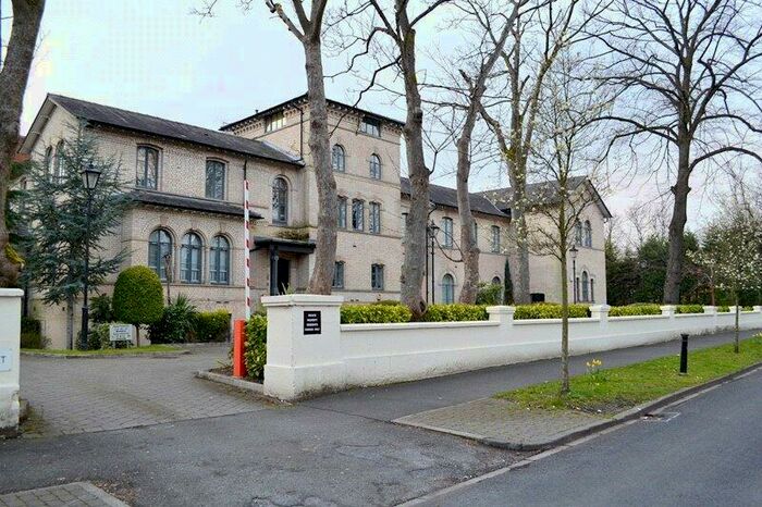 3 Bedroom Flat To Rent In Ellerslie Court, Upper Park Road, M14