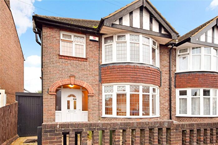 3 Bedroom Semi Detached House To Rent In Borough Road, Dunstable, Bedfordshire, LU5