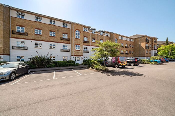 2 Bedroom Flat For Sale In Ogden Park, Bracknell, Berkshire, RG12