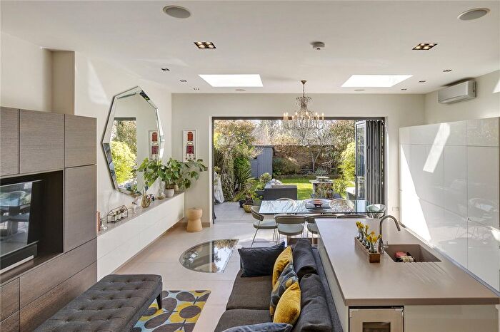 4 Bedroom Semi Detached House For Sale In Ramsden Road, SW12