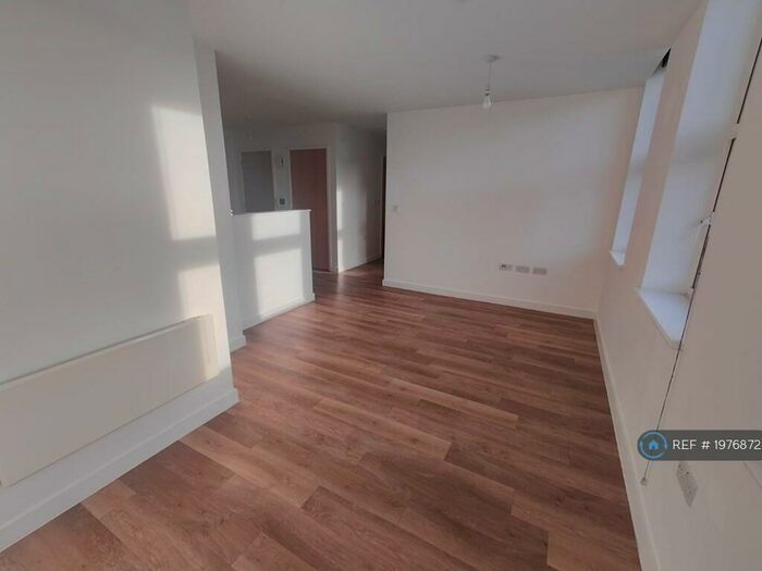 2 Bedroom Flat To Rent In Mill Reef House, Newbury, RG14