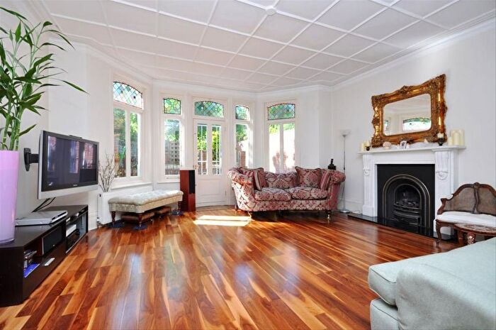 3 Bedroom Flat To Rent In Greencroft Gardens, West Hampstead, NW6