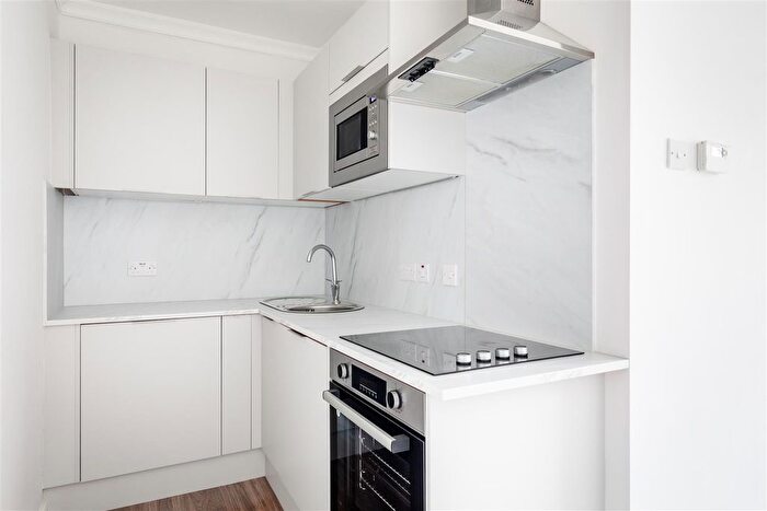 1 Bedroom Flat For Sale In Irving Road, W14