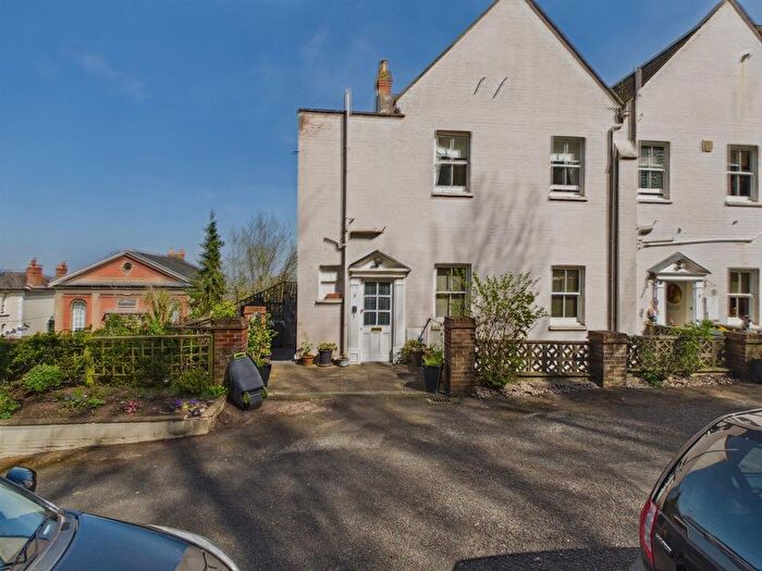 3 Bedroom Flat For Sale In Cowleigh Road, Malvern, WR14