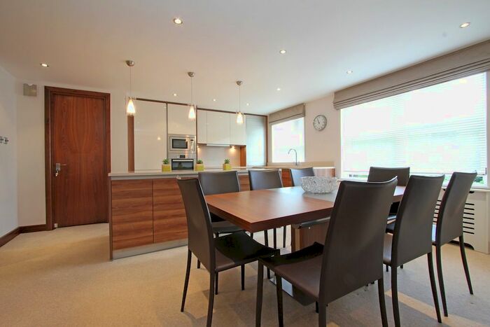 3 Bedroom Flat To Rent In Ennismore Gardens, London, SW7