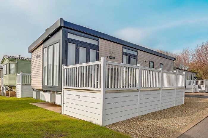 2 Bedroom Mobile Home For Sale In Avon Estates, Warwick Road, CV37