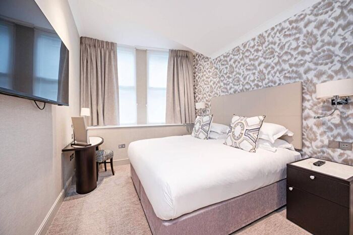 1 Bedroom Flat To Rent In Bow Lane, St Pauls, London, EC4M