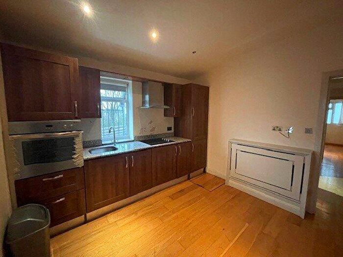 2 Bedroom Apartment To Rent In Monkfrith Way, Southgate, London, N14