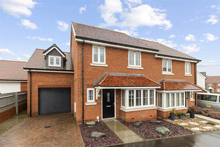 4 Bedroom Semi-Detached House For Sale In Hawthorn Way, Hellingly, Hailsham, BN27