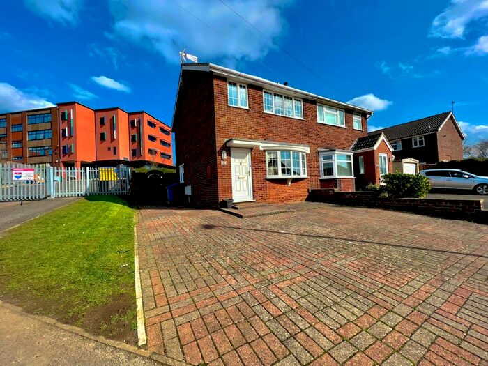 3 Bedroom Property To Rent In Bishops Drive, Kettering, NN15