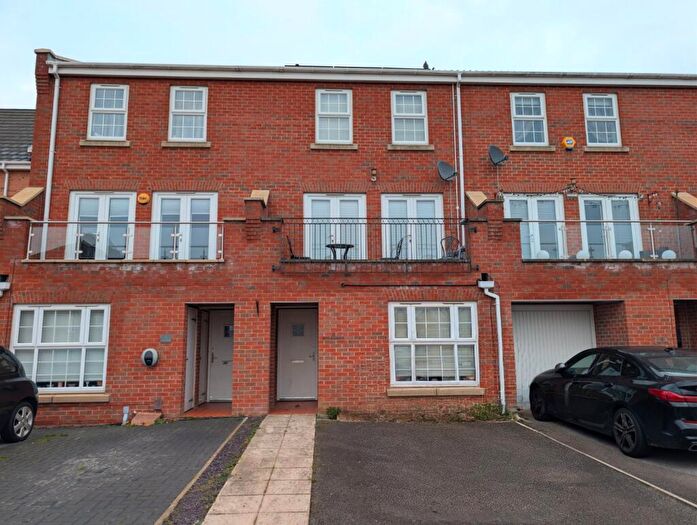 4 Bedroom Terraced House To Rent In St. Hilaire Walk, Leeds, West Yorkshire, Uk, LS10