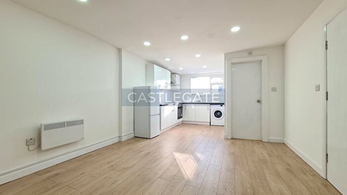 1 Bedroom Flat To Rent In Blacker Road, Huddersfield, HD1