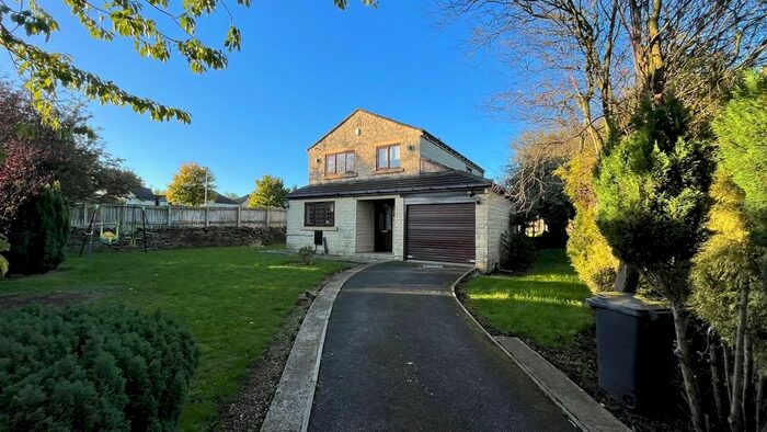 4 Bedroom Detached House To Rent In Heathmoor Close, Idle, Bradford, BD10