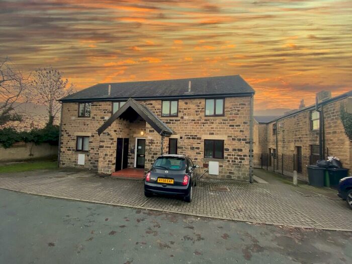 2 Bedroom Apartment To Rent In Clifton Place, Pudsey, LS28