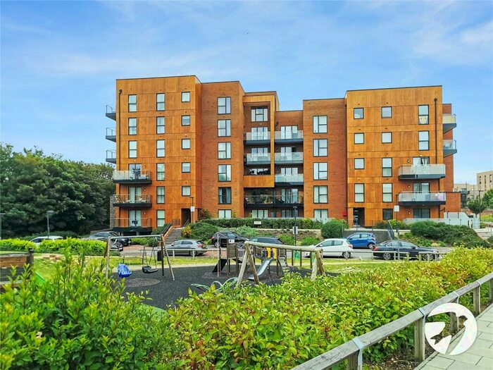 2 Bedroom Flat To Rent In Furners Close, Erith, DA8