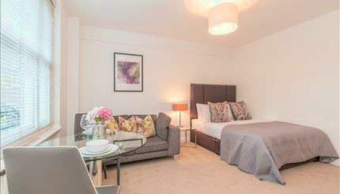 Terraced House To Rent In Hill Street, Mayfair, W1J