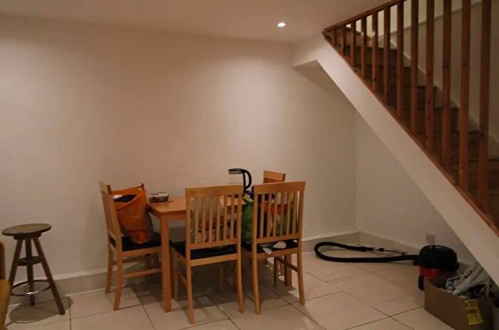 3 Bedroom Flat To Rent In Elias Place, London, SW8