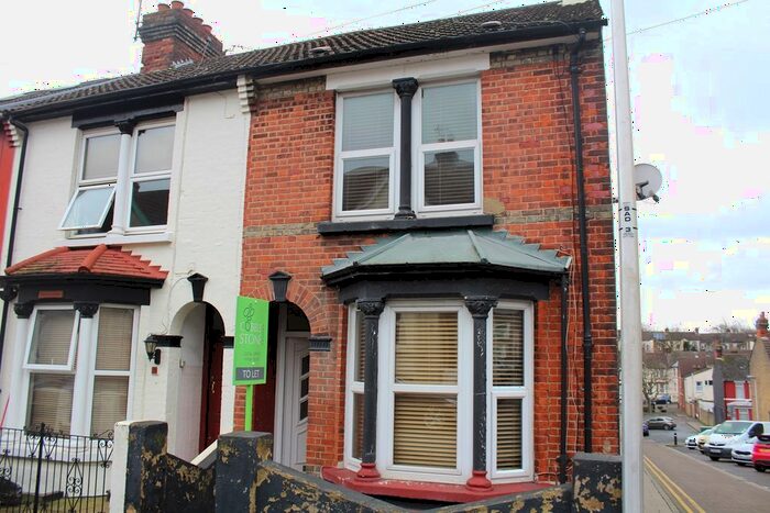 3 Bedroom End Of Terrace House To Rent In St Georges Road, Gillingham, ME7