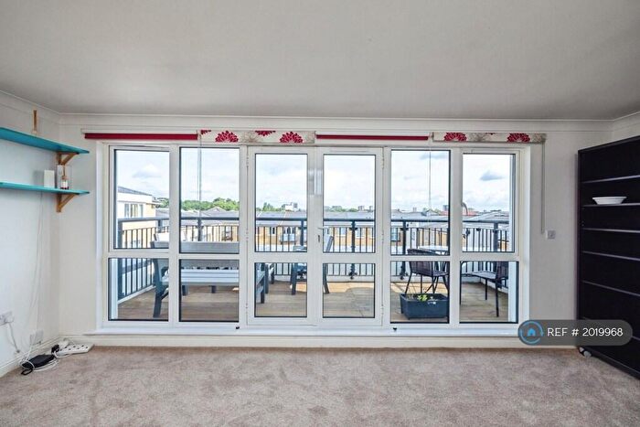 2 Bedroom Flat To Rent In Mercer Court, London, E1