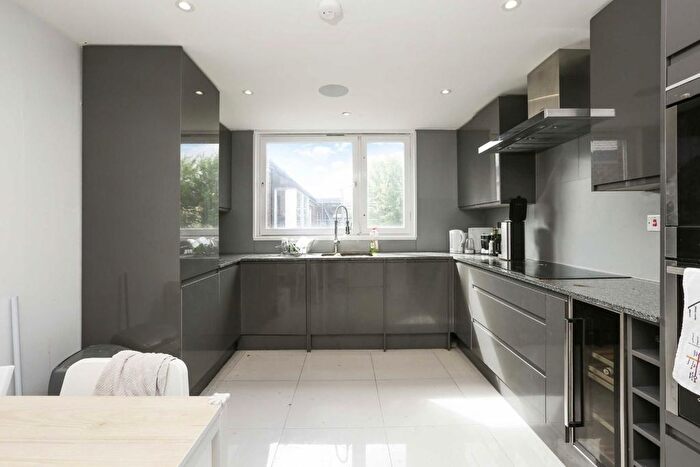 3 Bedroom Flat To Rent In Henderson Drive, St John's Wood, NW8