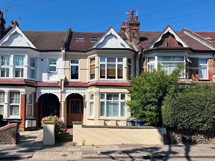 1 Bedroom Flat For Sale In Woodside Lane, Woodside Park, N12