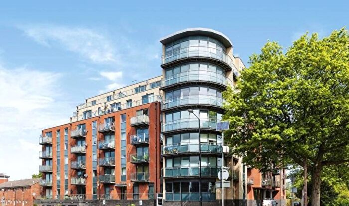 2 Bedroom Flat To Rent In Bath Road, Slough, SL1