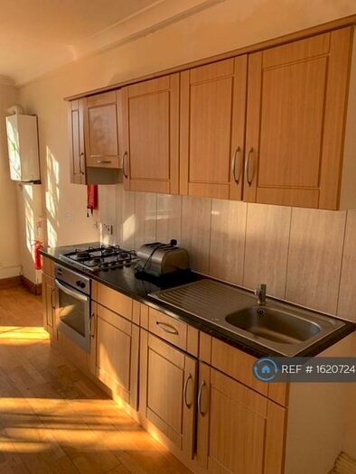 Studio To Rent In Cricklewood Broadway, London, NW2